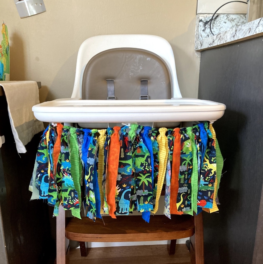 🦕 Highchair Garland - Dinosaur Birthday Party Decorations